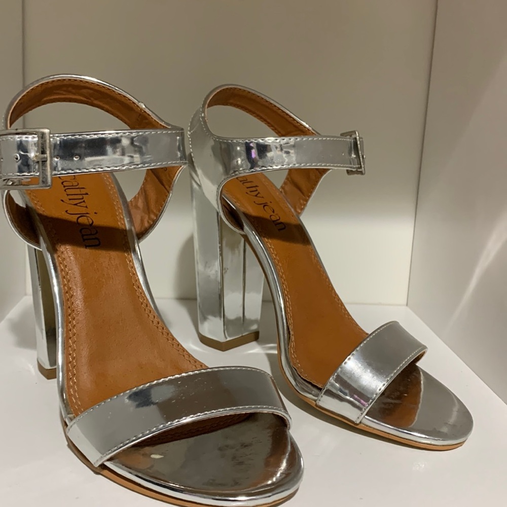 Silver Cathy Jean heels size 5